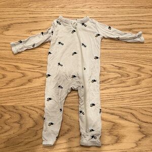 Kyte BABY zippered romper in bee print size 3-6mo